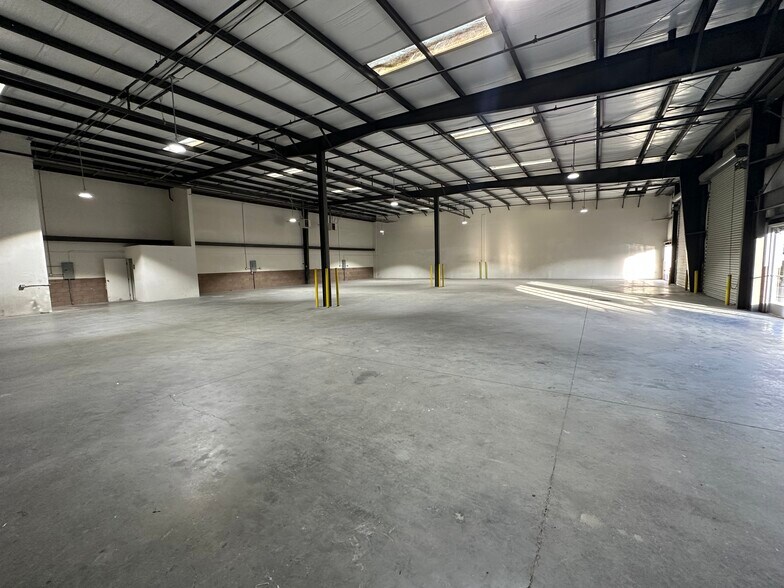 327 E Oak St, Santa Maria, CA à louer - Photo de l’immeuble – Image 3 sur 3