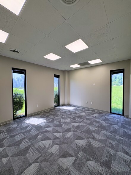 3030 Horseshoe Ln, Charlotte, NC à louer - Photo de l’immeuble – Image 2 sur 16