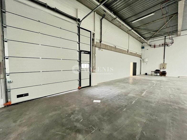 51 Rue Du Commandant Rolland, Le Bourget à louer - Photo de l’immeuble – Image 3 sur 6