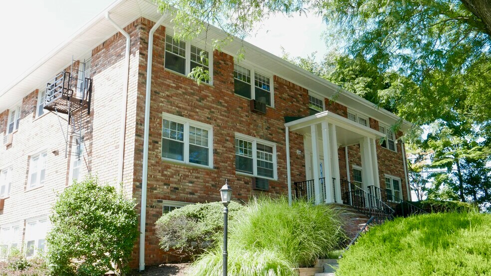 14 Walden Pl, Montclair, NJ à vendre - Photo de l’immeuble – Image 3 sur 26