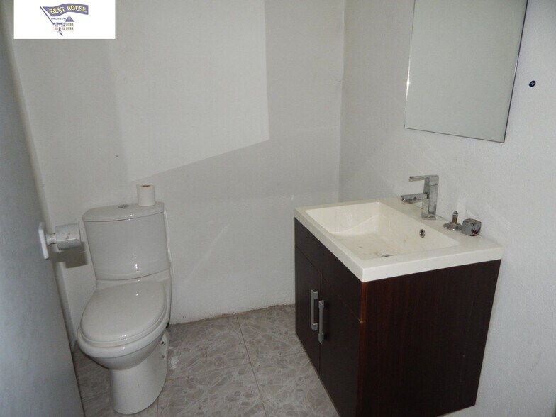 Local commercial dans València à vendre - Photo de l’immeuble – Image 3 sur 11
