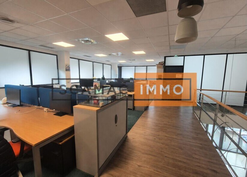 Local d'activités dans Roissy-en-France à vendre - Photo de l’immeuble – Image 1 sur 4