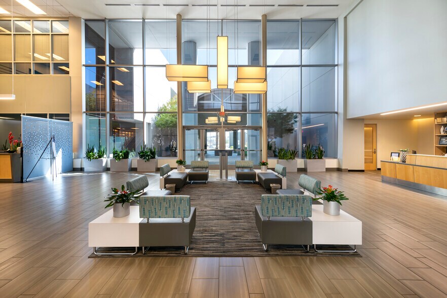 2900 S Diablo Way, Tempe, AZ à louer - Photo de l’immeuble – Image 1 sur 6