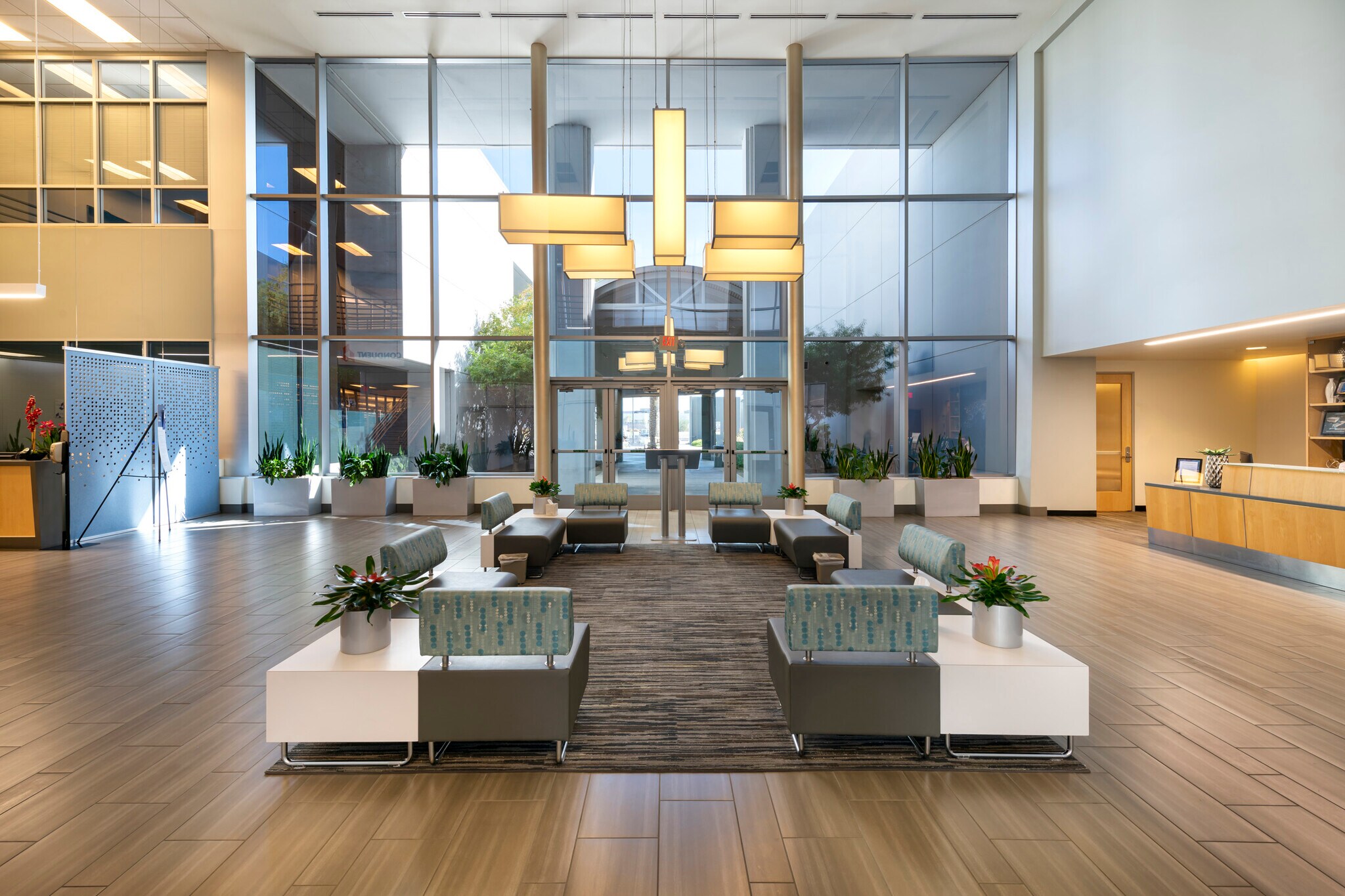 2900 S Diablo Way, Tempe, AZ à louer Photo de l’immeuble– Image 1 sur 7