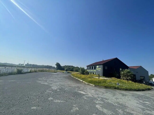 Plus de détails pour 18 Impasse Des Antes, Cauvicourt - Local d'activités à louer