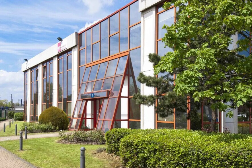 Bureau dans Gennevilliers à louer - Photo de l’immeuble – Image 3 sur 7