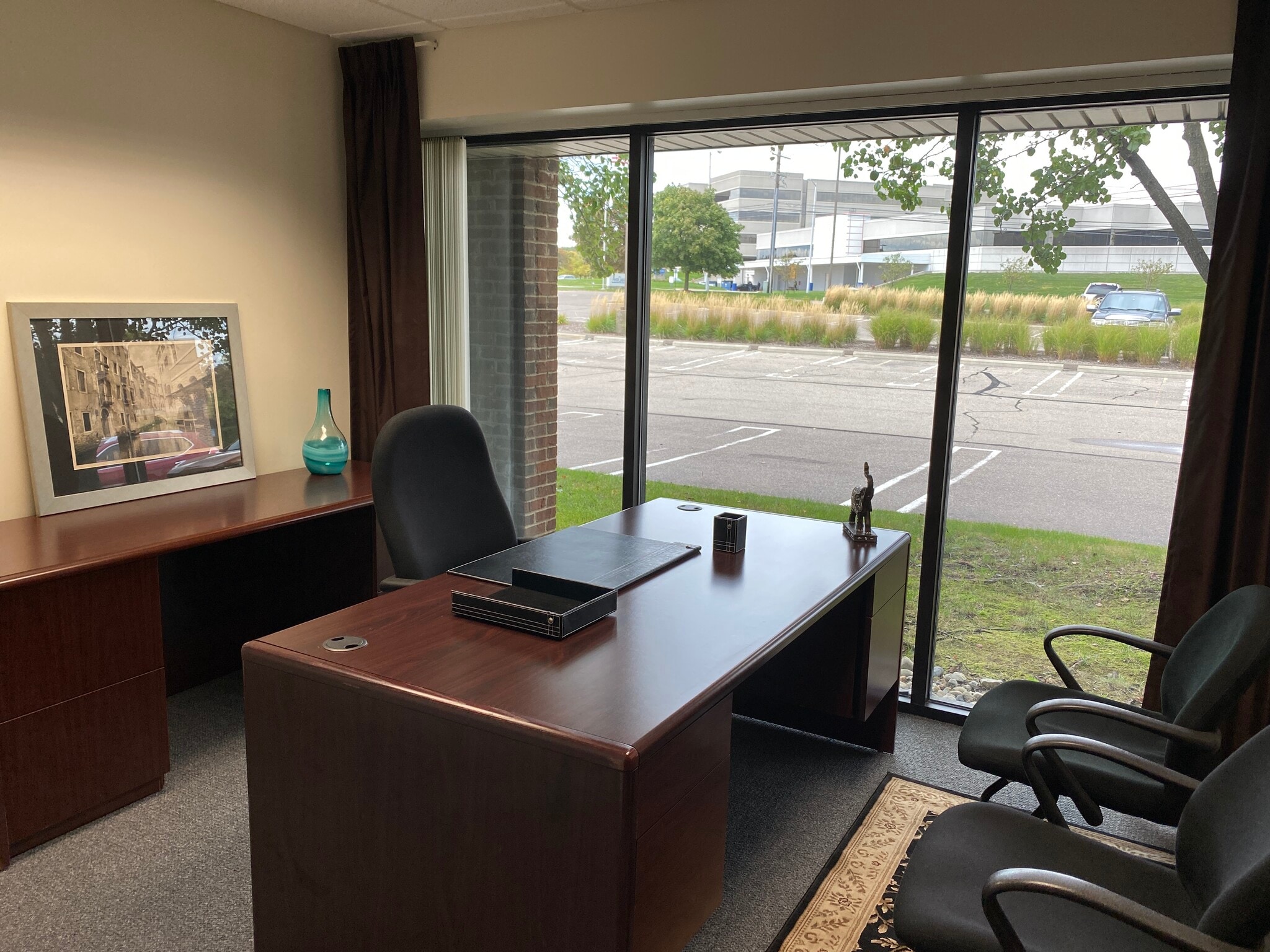 39111 W 6 Mile Rd, Livonia, MI à louer Photo intérieure– Image 1 sur 1