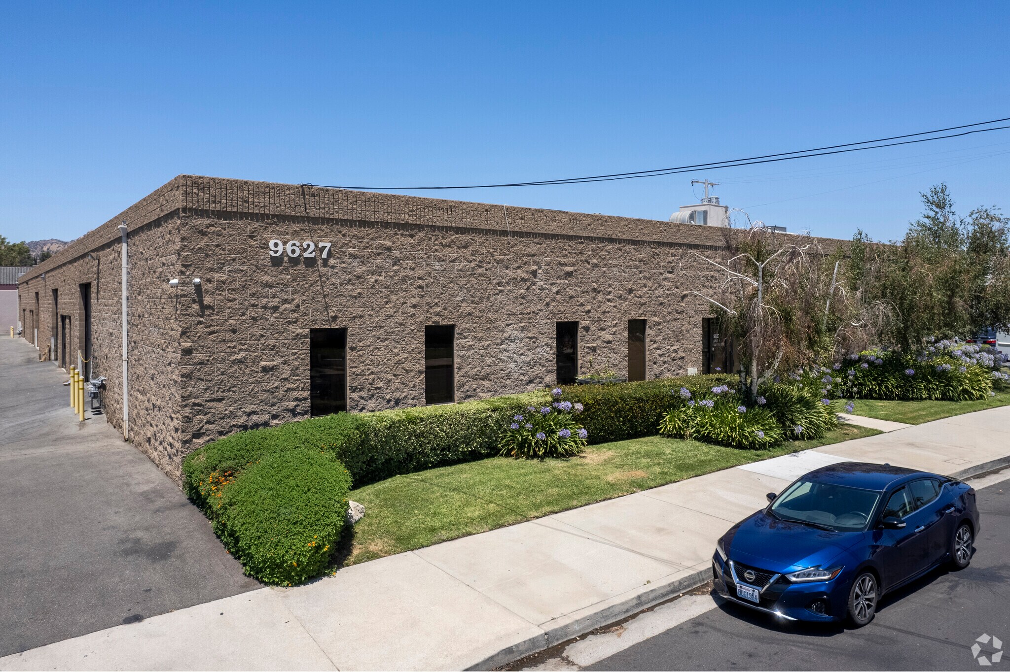 9627-9629 Owensmouth Ave, Chatsworth, CA à louer Photo principale– Image 1 sur 6