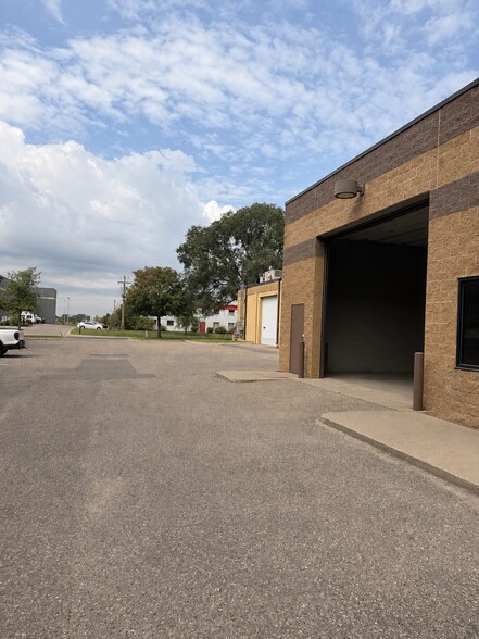 10661 NE Nassau St, Blaine, MN à louer - Photo de l’immeuble – Image 2 sur 16