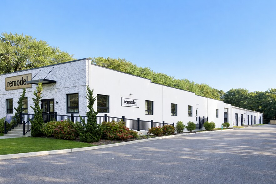 137 Montauk Hwy, Westhampton, NY à vendre - Photo de l’immeuble – Image 2 sur 7