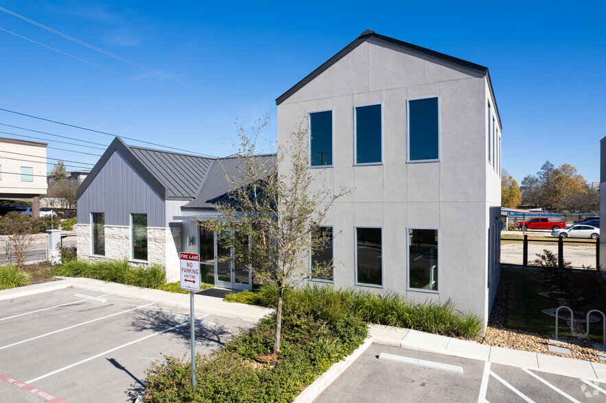 366 W Sunset Rd, San Antonio, TX à louer - Photo principale – Image 2 sur 12