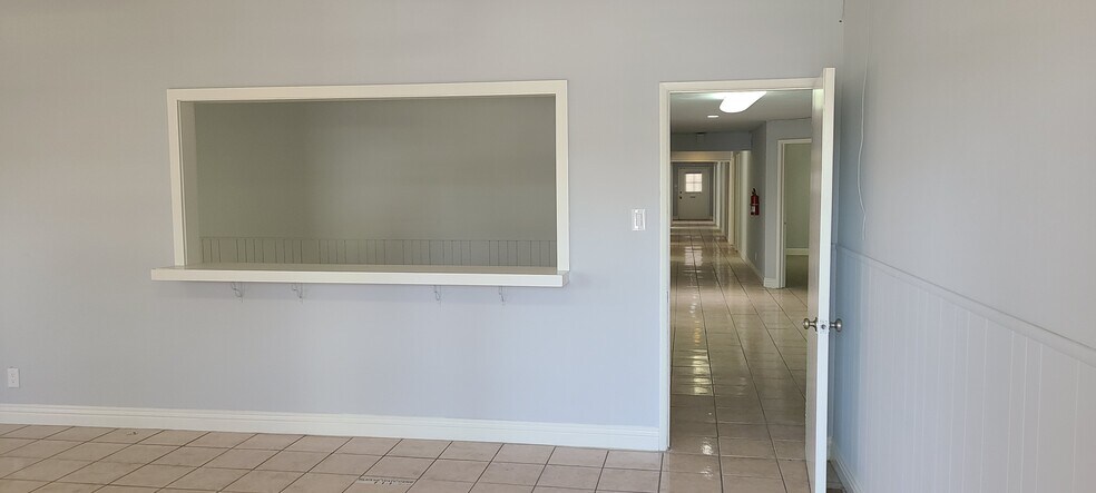 7021 Seville Ave, Huntington Park, CA à louer - Hall d’entrée – Image 2 sur 11