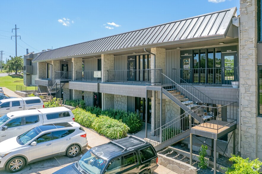 7901 NE 10th St, Midwest City, OK à vendre - Photo principale – Image 1 sur 35
