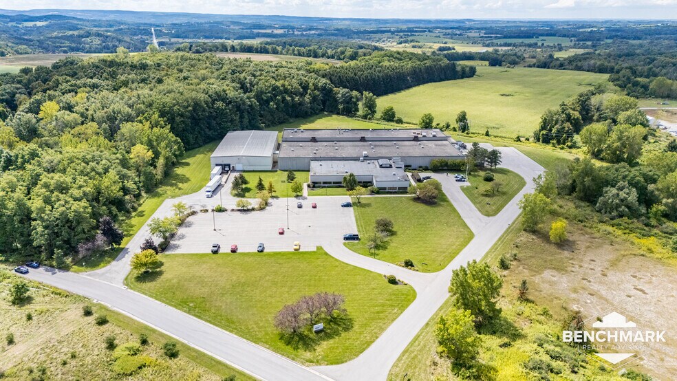 2754 W Park Dr, Bloomfield, NY à vendre - Photo de l’immeuble – Image 3 sur 17