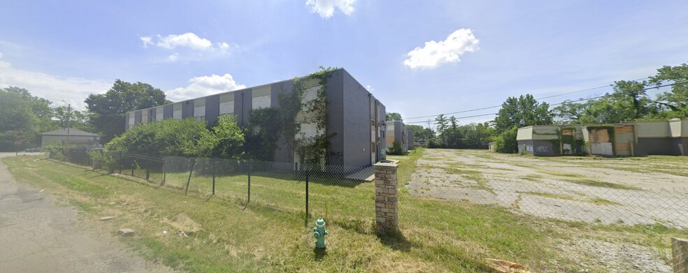 5080 Roselawn Dr, Indianapolis, IN à vendre - Photo de l’immeuble – Image 2 sur 14
