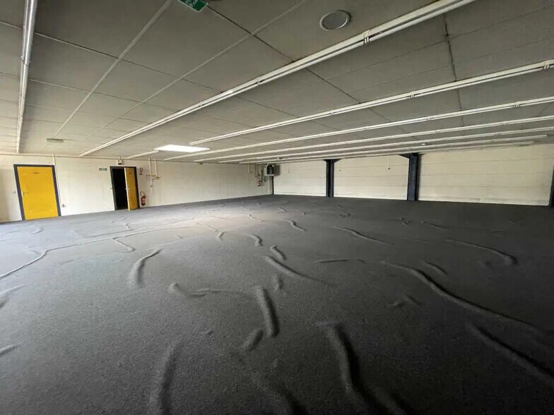 Local commercial dans Allonne à louer - Photo intérieure – Image 3 sur 4