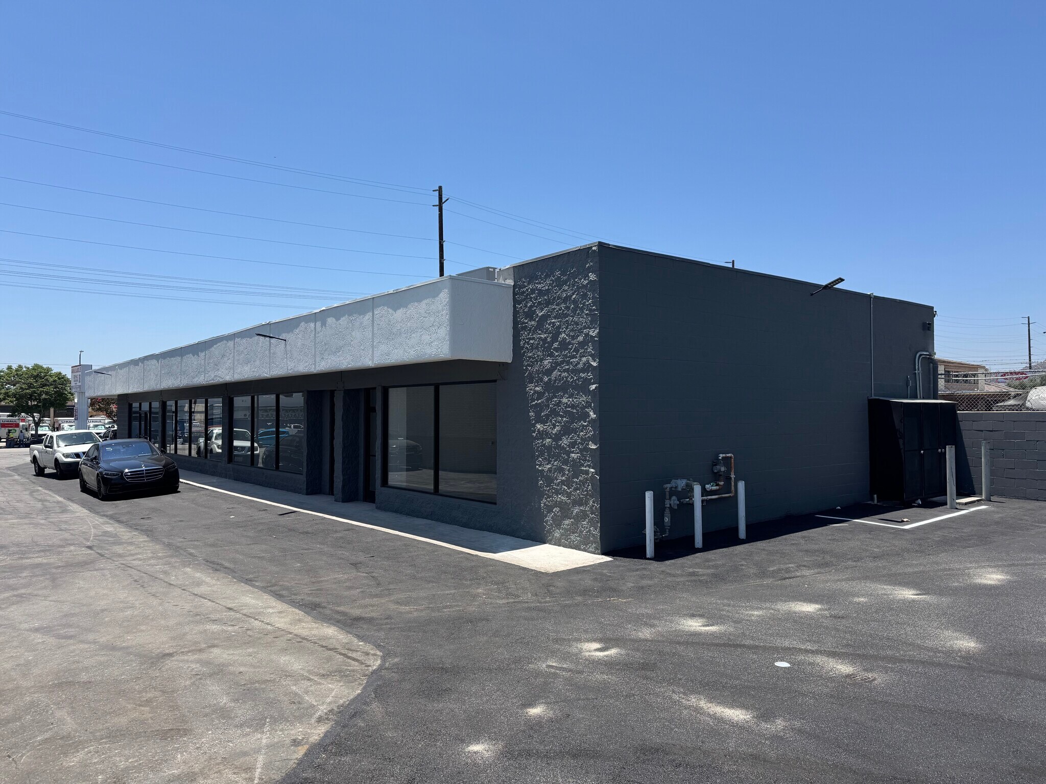 21317 Devonshire St, Chatsworth, CA à louer Photo de l’immeuble– Image 1 sur 5