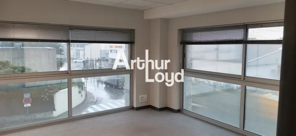 Bureau dans Saint-Laurent-du-Var à louer - Photo de l’immeuble – Image 2 sur 6