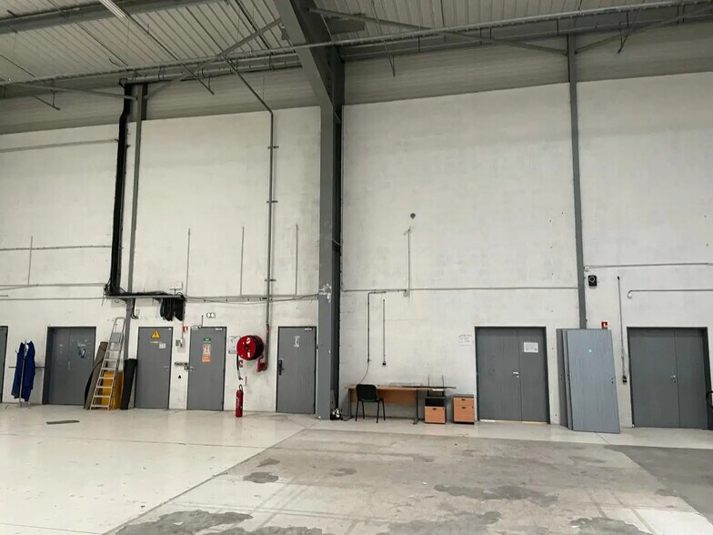 Local d’activités dans Le Mesnil-Amelot à louer - Photo de l’immeuble – Image 3 sur 15
