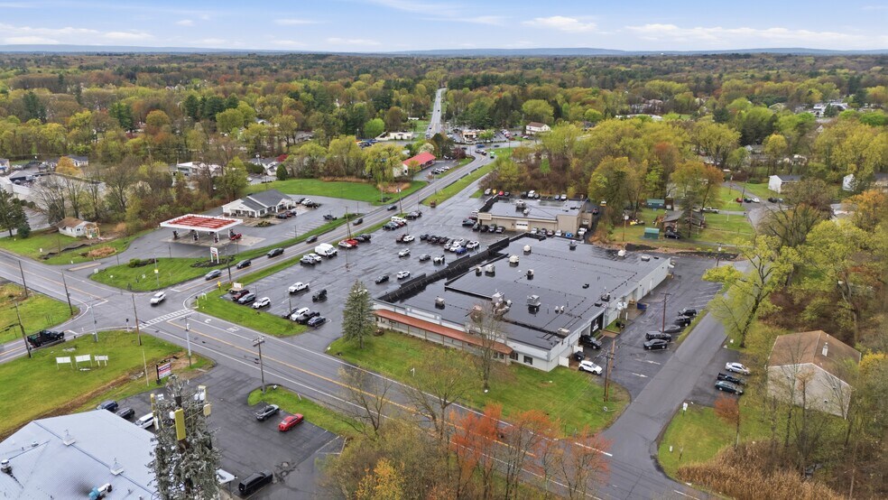 217 Guideboard Rd, Clifton Park, NY à louer - Photo de l’immeuble – Image 3 sur 4