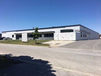 Plus de détails pour 12-14 Goldthorne Ave, Toronto, ON - Industriel/Logistique à louer