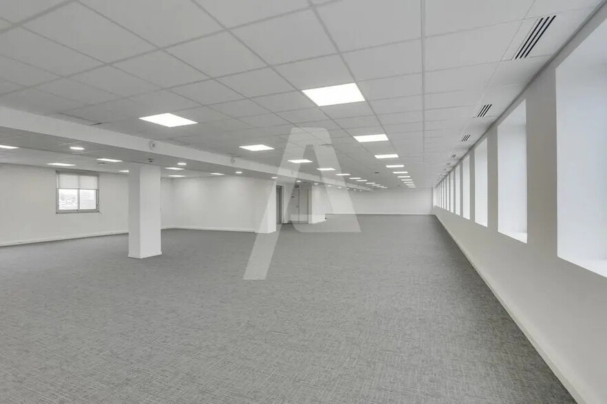 Bureau dans Ivry-sur-Seine à louer - Photo de l’immeuble – Image 2 sur 4
