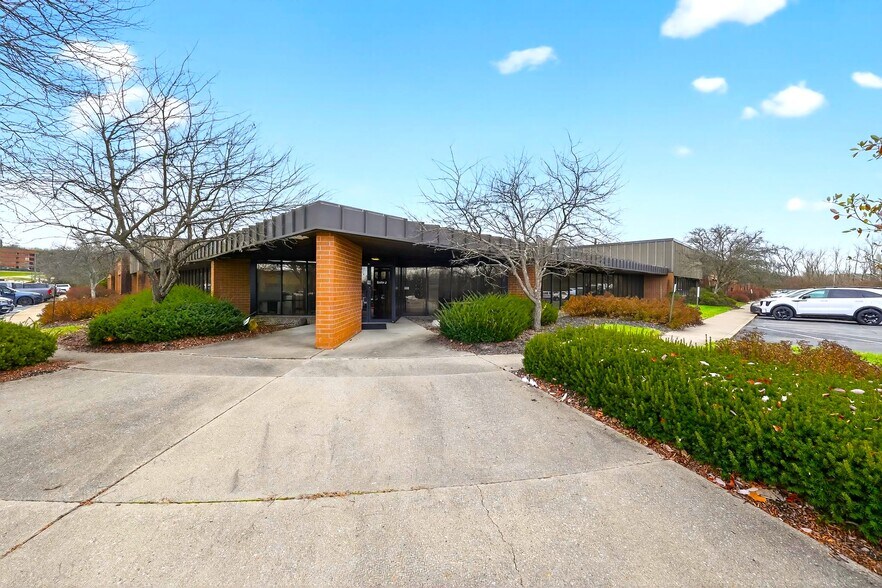 50 W TechneCenter Dr, Milford, OH à louer - Photo de l’immeuble – Image 1 sur 2