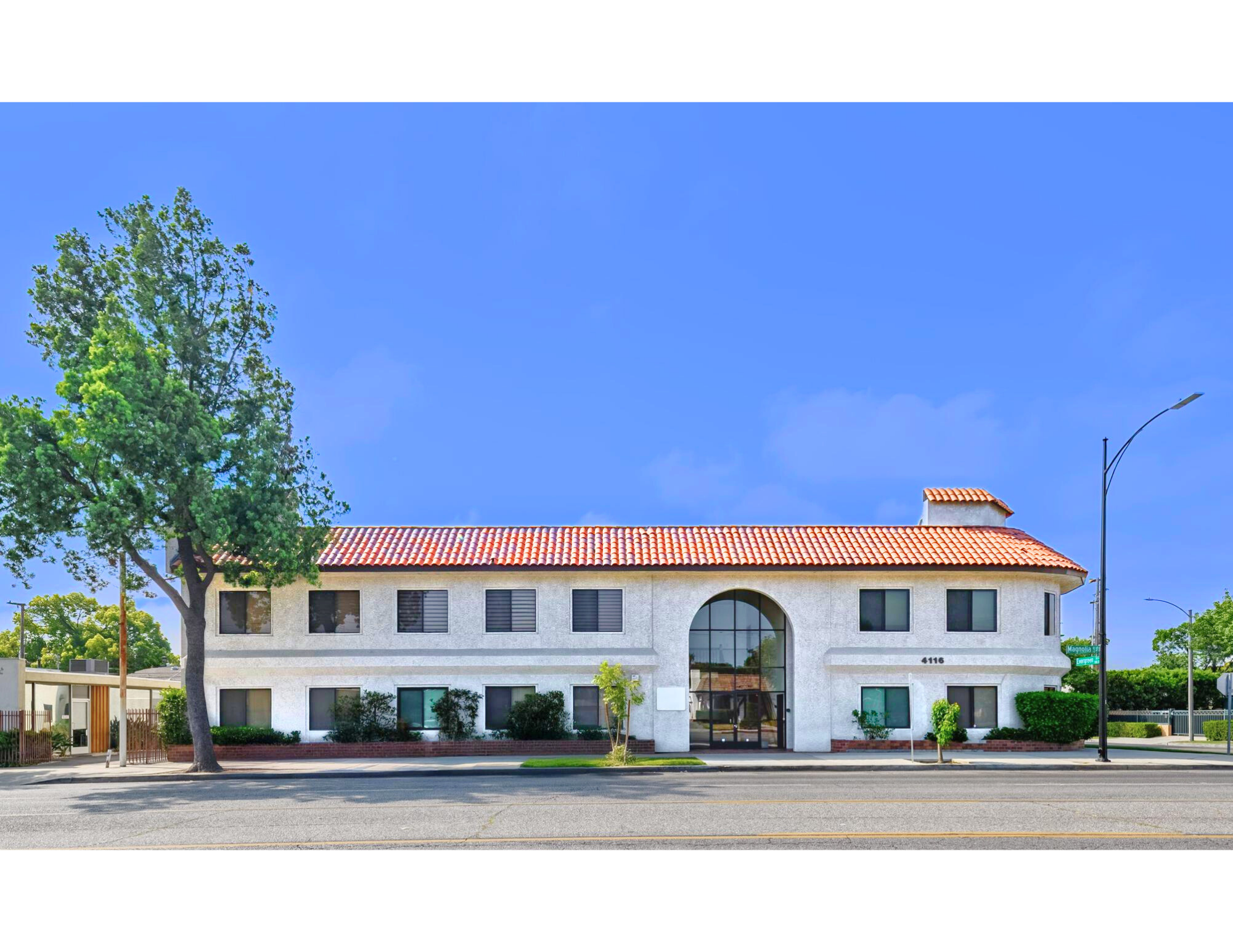 4116 W Magnolia Blvd, Burbank, CA à vendre Photo principale– Image 1 sur 11