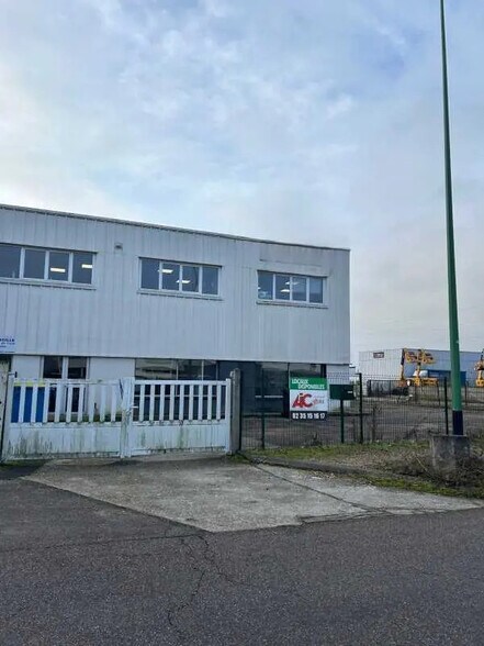 Bureau dans Saint-Étienne-du-Rouvray à louer - Photo de l’immeuble – Image 1 sur 7