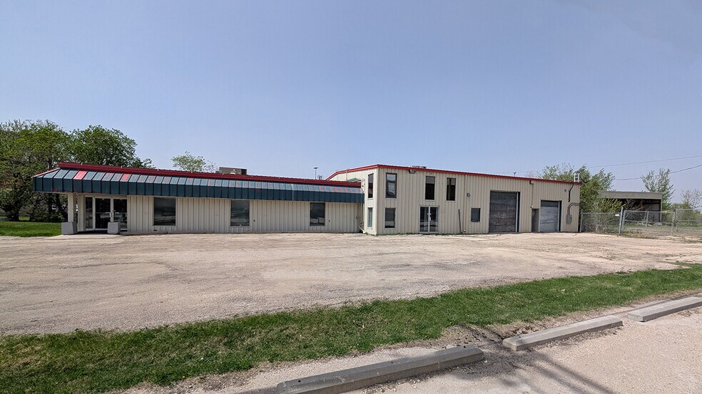 2245 Mcgillivray Blvd, Winnipeg, MB à louer - Photo de l’immeuble – Image 2 sur 2