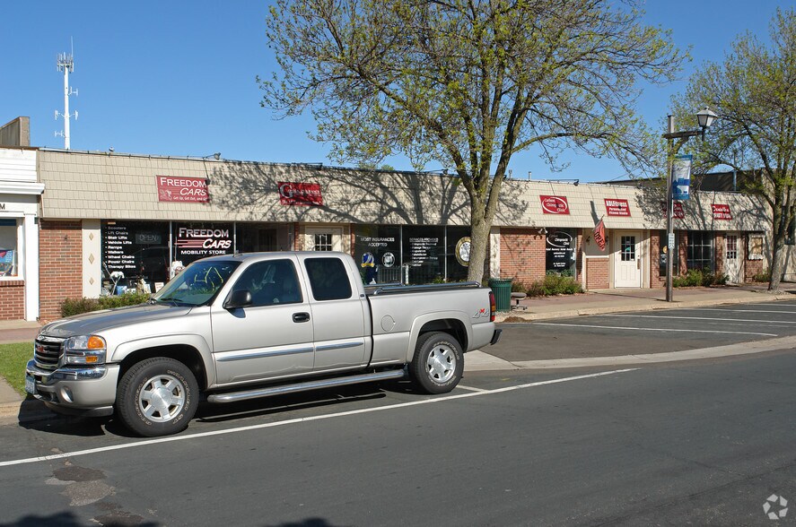 4711-4723 Clark Ave, White Bear Lake, MN à louer - Photo de l’immeuble – Image 2 sur 3