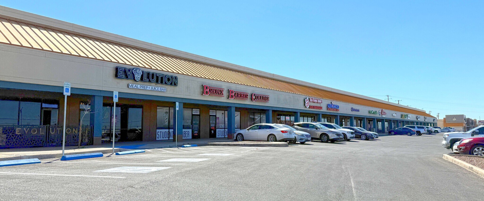 1360 N Lee Trevino Dr, El Paso, TX à louer Photo de l’immeuble– Image 1 sur 2