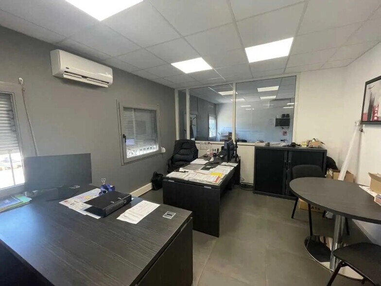 Local d’activités dans Feyzin à louer - Photo de l’immeuble – Image 3 sur 5