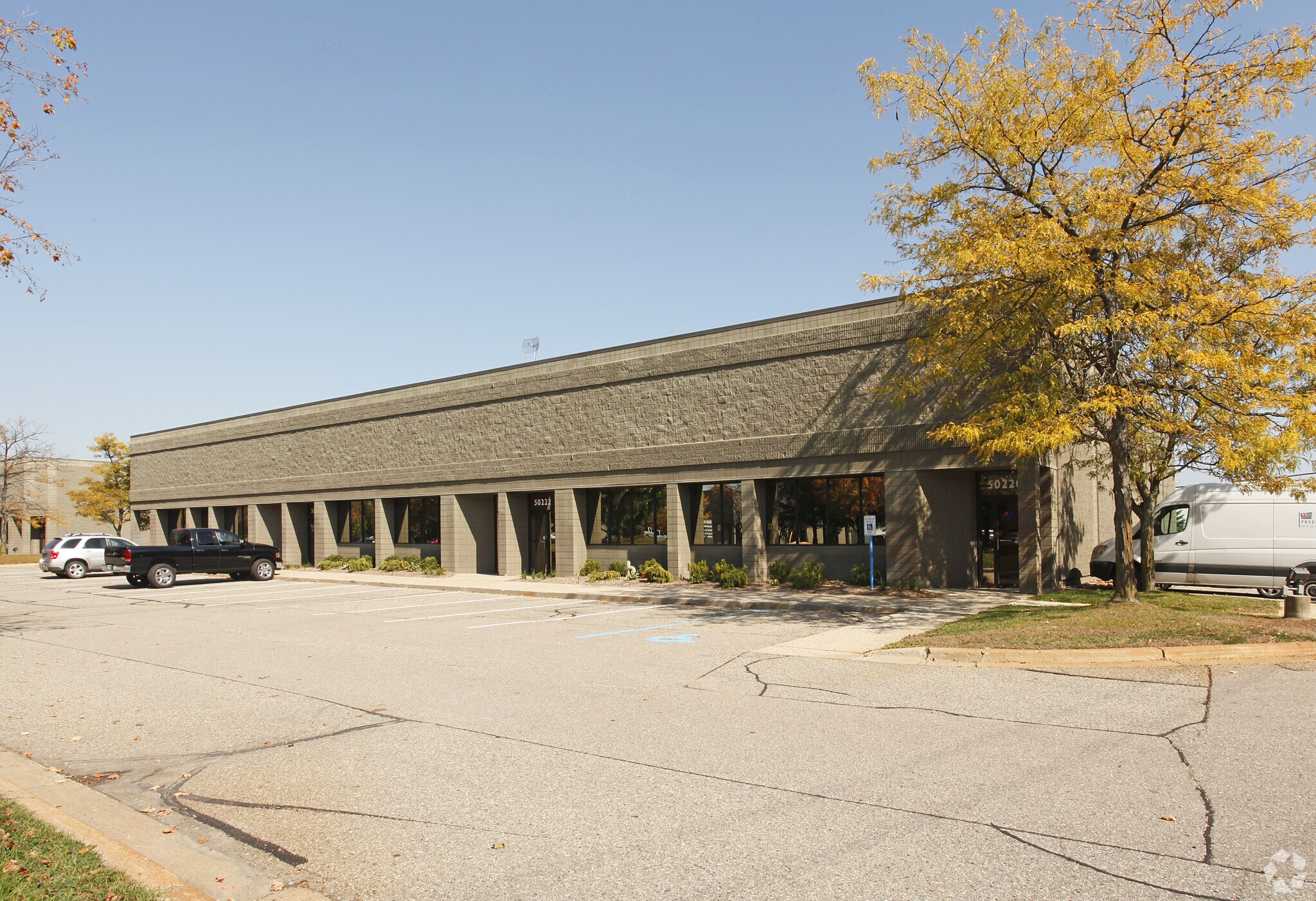 50220-50230 Dennis Industrial Ct, Wixom, MI à louer Photo de l’immeuble– Image 1 sur 11