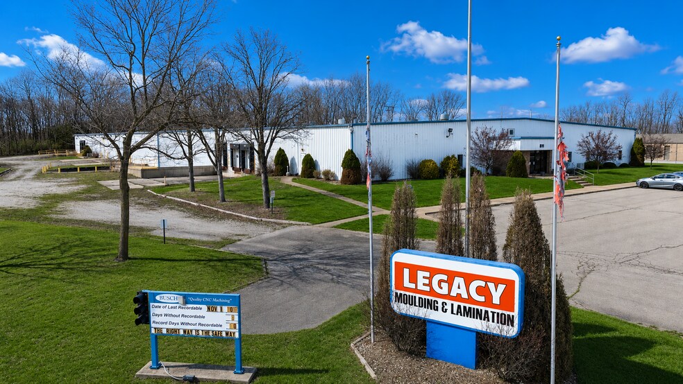 811 Commerce Dr, Kendallville, IN à vendre - Photo de l’immeuble – Image 2 sur 10