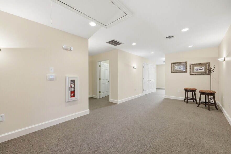 845 Johns Hopkins Dr, Greenville, NC à louer - Photo de l’immeuble – Image 3 sur 12