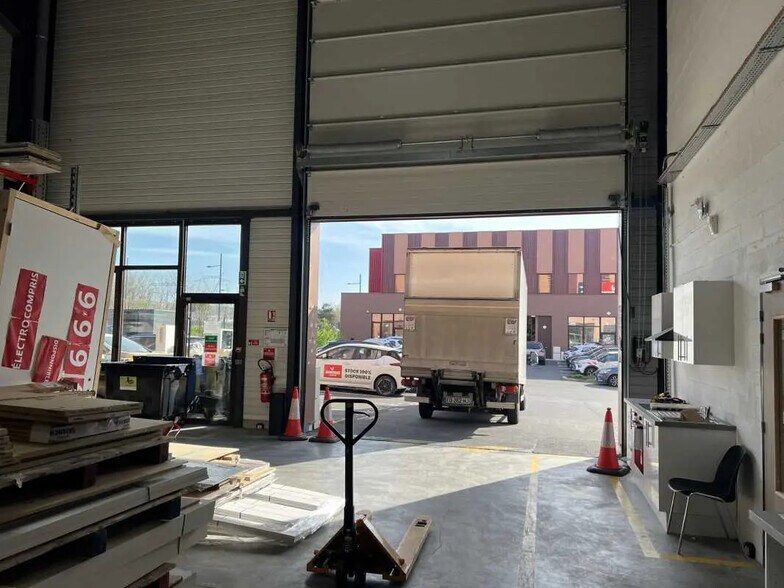 Local d’activités dans Tremblay-en-France à louer - Photo intérieure – Image 1 sur 16