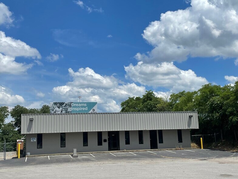 1470 Poplar Ln, Nashville, TN à louer - Photo de l’immeuble – Image 3 sur 5