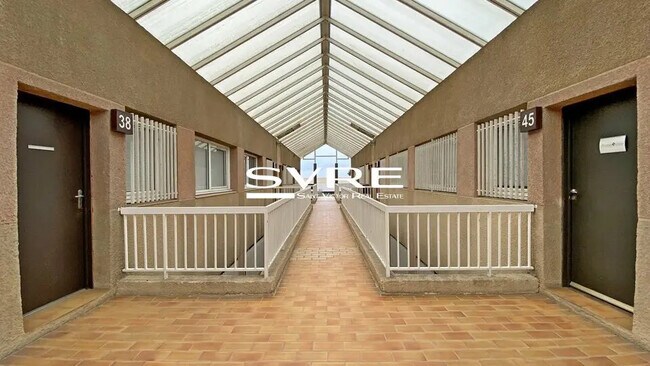 Plus de détails pour 96 Boulevard De L'Europe, Vitrolles - Bureau à louer