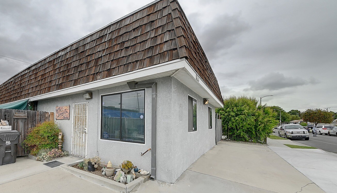 2715 E 56th St, Long Beach, CA à vendre Photo de l’immeuble– Image 1 sur 28