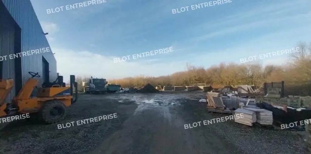 Local d'activités dans La Gouesnière à vendre Photo de la construction– Image 1 sur 4