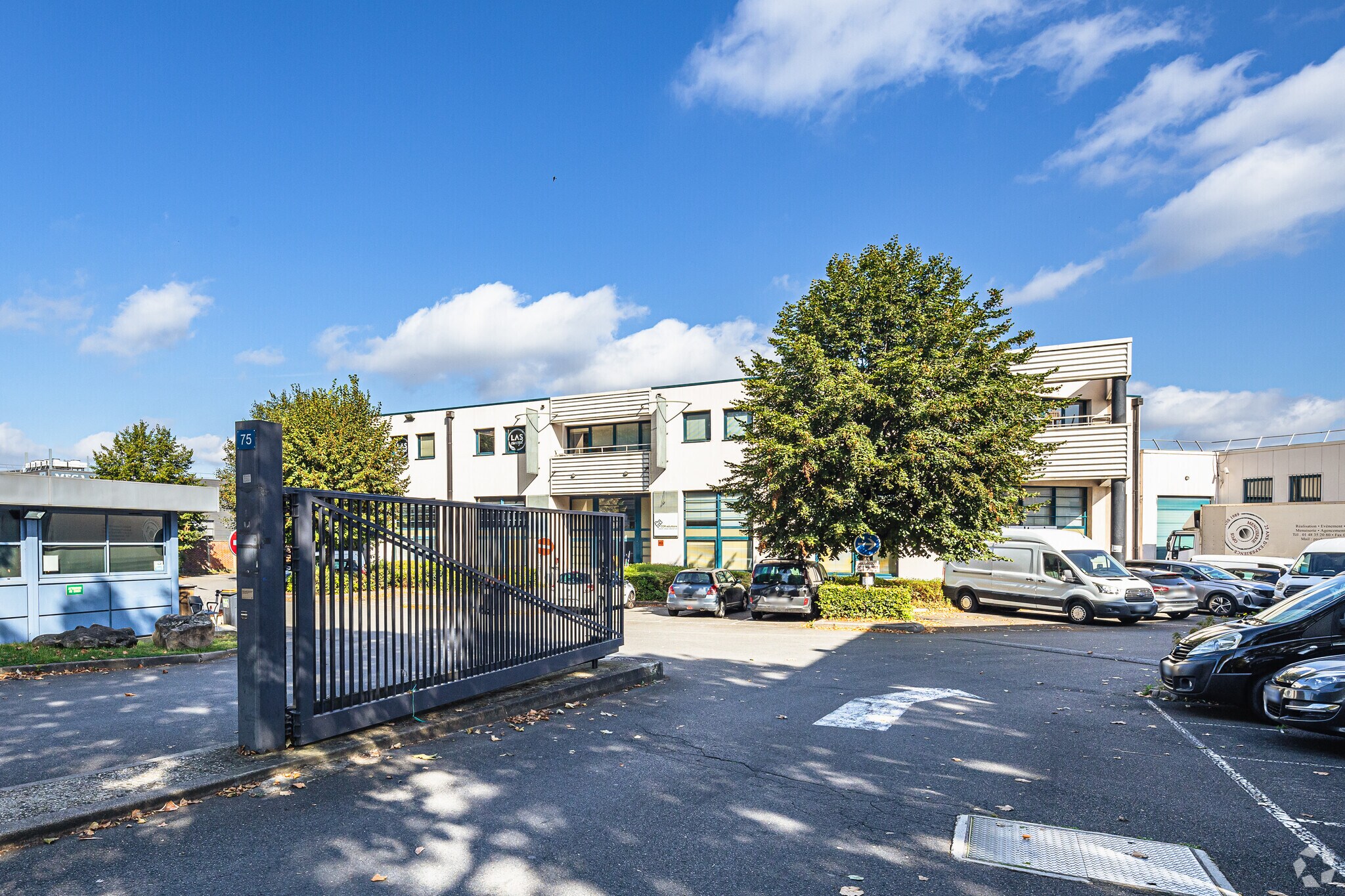 Local d’activités dans La Courneuve à louer Photo principale– Image 1 sur 6