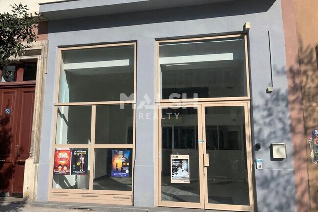 Plus de détails pour Local commercial à louer