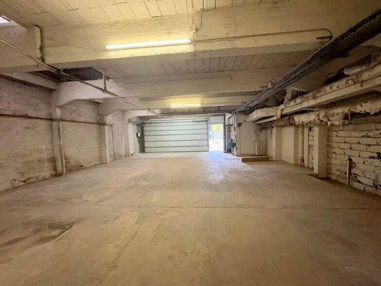 Local d’activités dans Le Mesnil-le-Roi à louer - Photo de l’immeuble – Image 2 sur 13