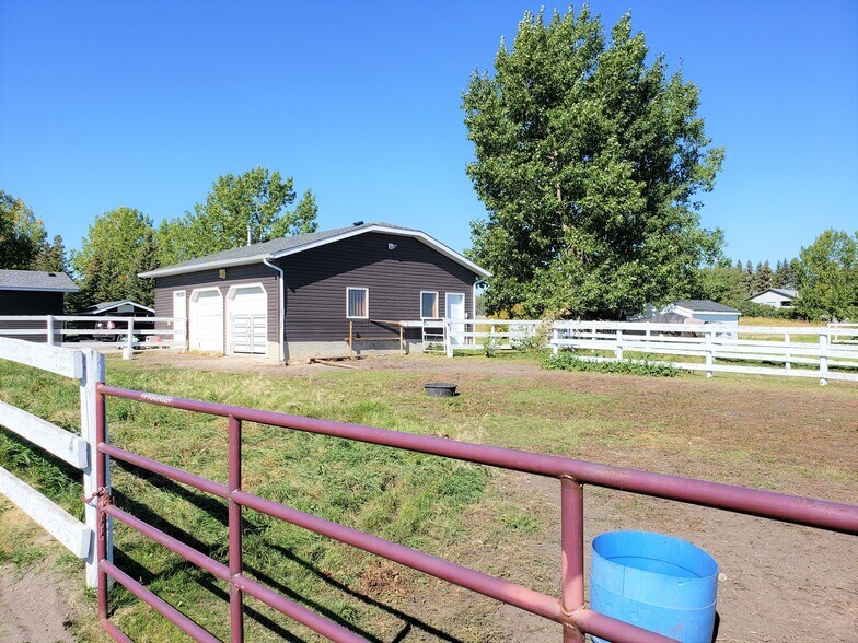 272210 Rge Rd 291 NE, Airdrie, AB à vendre - Photo de l’immeuble – Image 3 sur 35