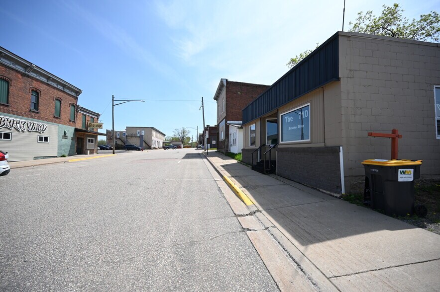 212 W 7th St, Neillsville, WI à vendre - Photo de l’immeuble – Image 3 sur 38