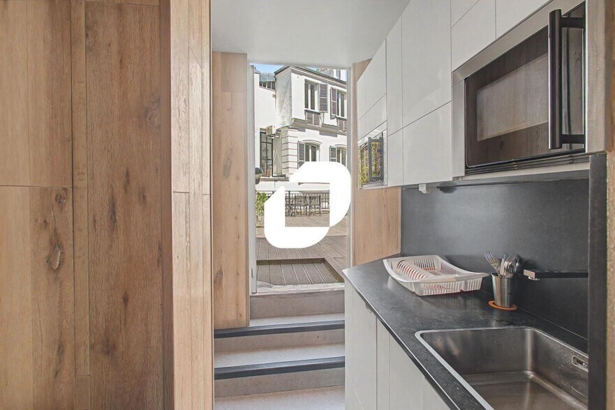 28 Rue Des Petits Hôtels, Paris à louer - Photo de l’immeuble – Image 3 sur 23