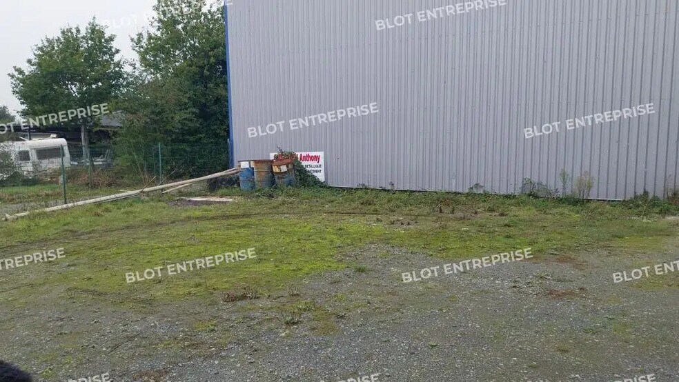 Local d’activités dans Saint-Alban à louer - Photo de l’immeuble – Image 3 sur 3