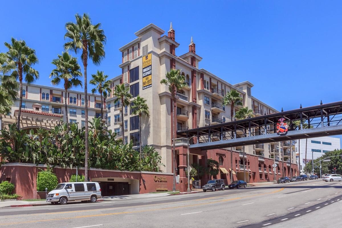 550 N Figueroa St, Los Angeles, CA à louer Photo de l’immeuble– Image 1 sur 2