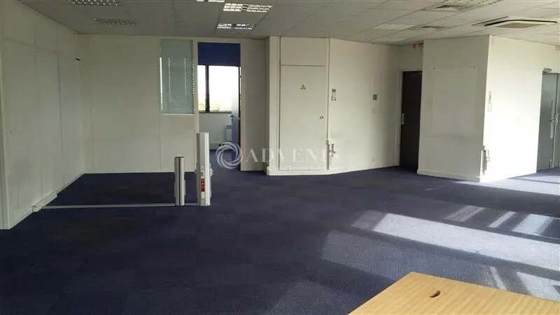 Bureau dans Noisy-le-Grand à louer - Photo de l’immeuble – Image 3 sur 10